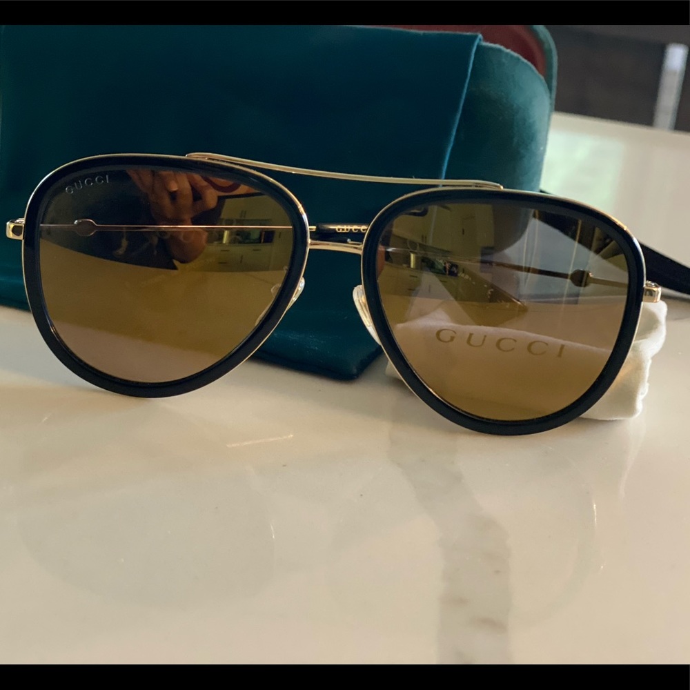 Gucci sunglasses Black and gold
